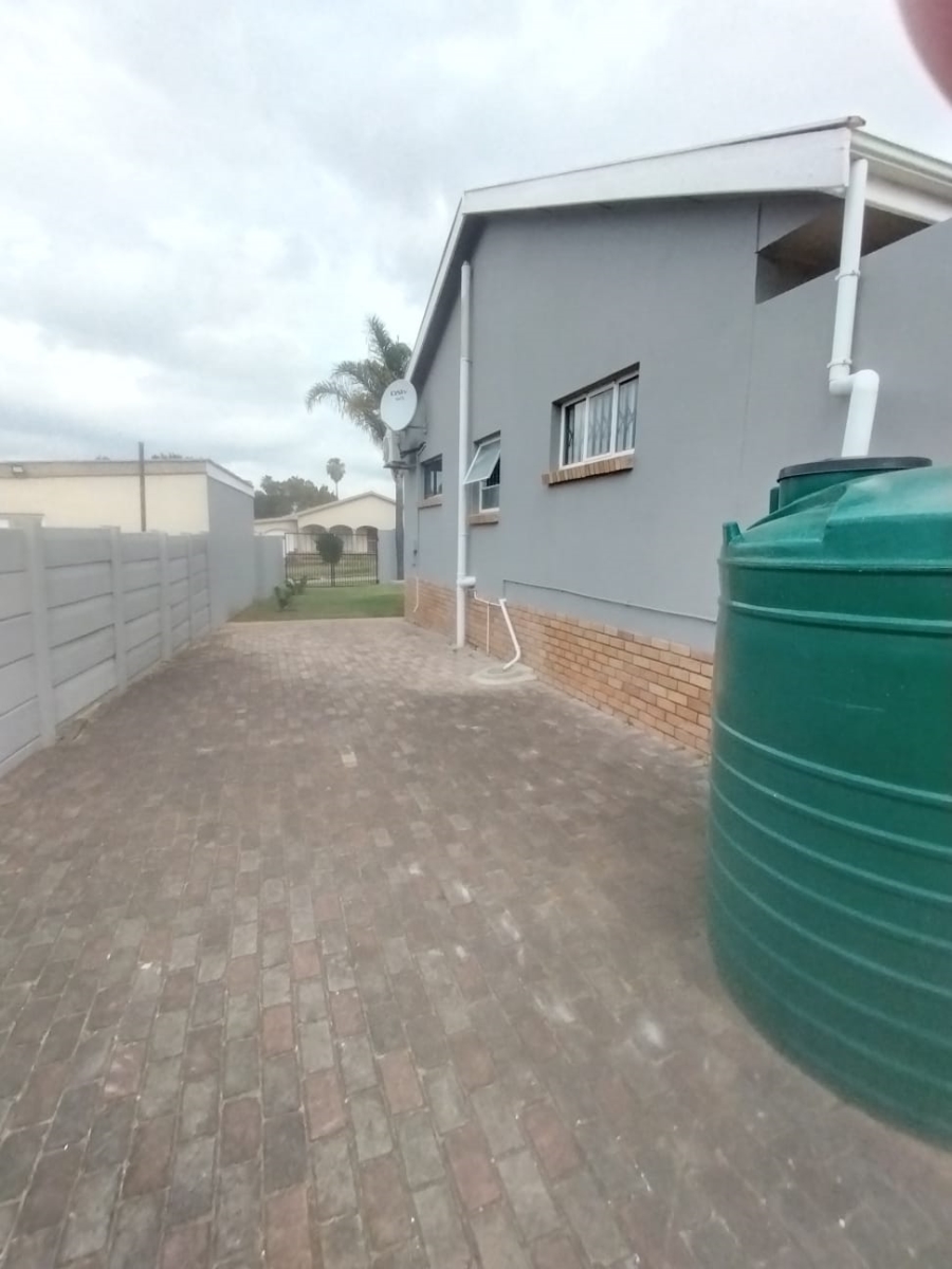 4 Bedroom Property for Sale in Vanes Estate Eastern Cape